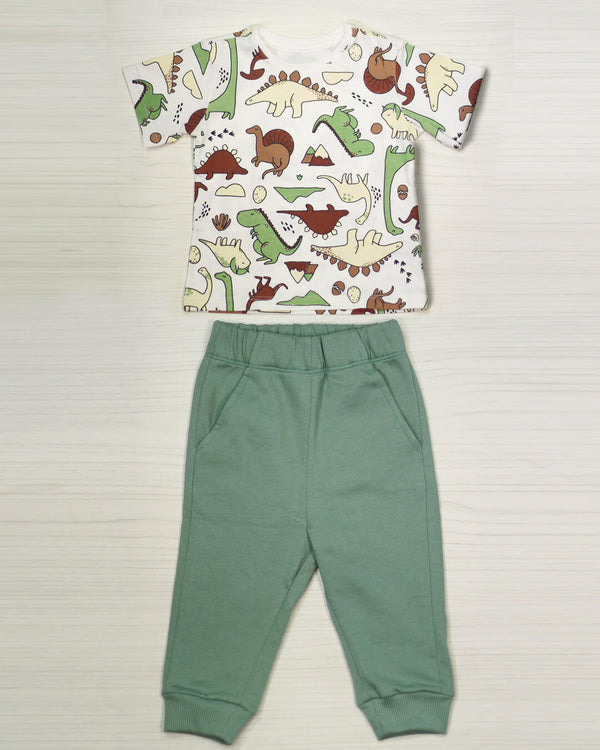 Conjunto Camiseta MC estampada dinosaurios + Jogger fondo entero verde
